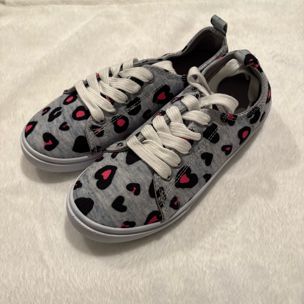 NWOT Fabkids Canvas Lace Up Sneakers | Size: 2
